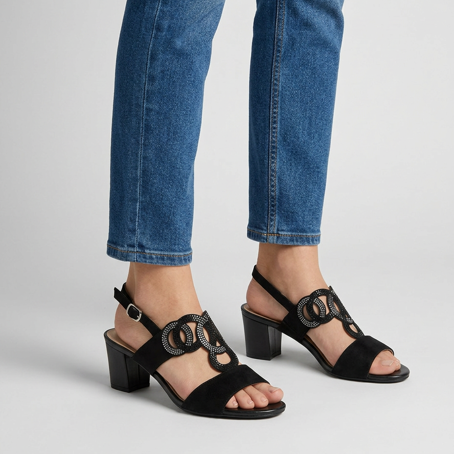 Elegant comfort sandals with a stylish heel