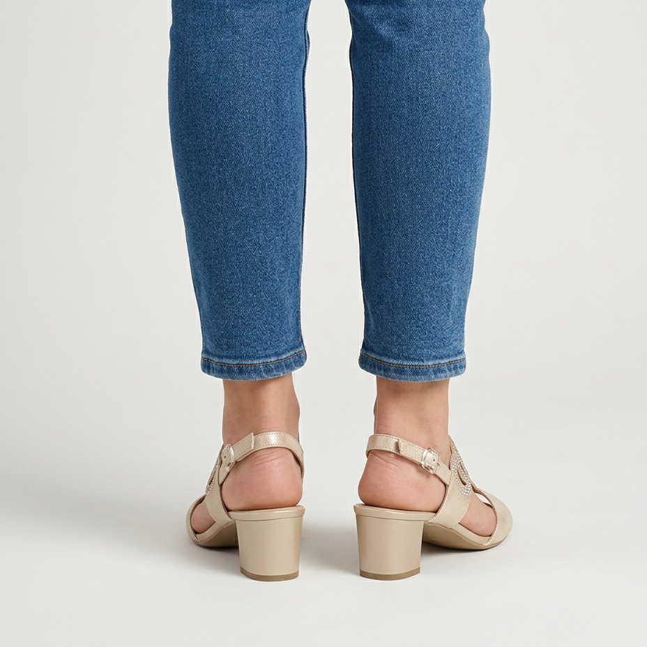 Elegant comfort sandals with a stylish heel