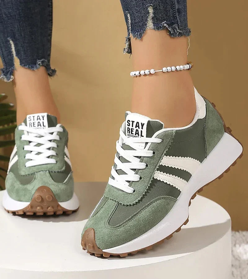 Comfort sneakers for all-day wear with adjustable support