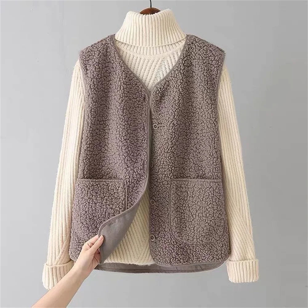 Elegant comfort for every occasion: classic cardigan