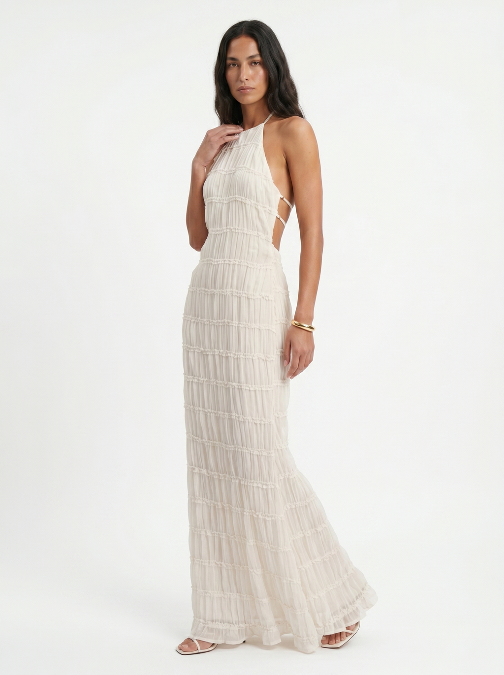 Elegant halter neck summer dress for effortless sophistication