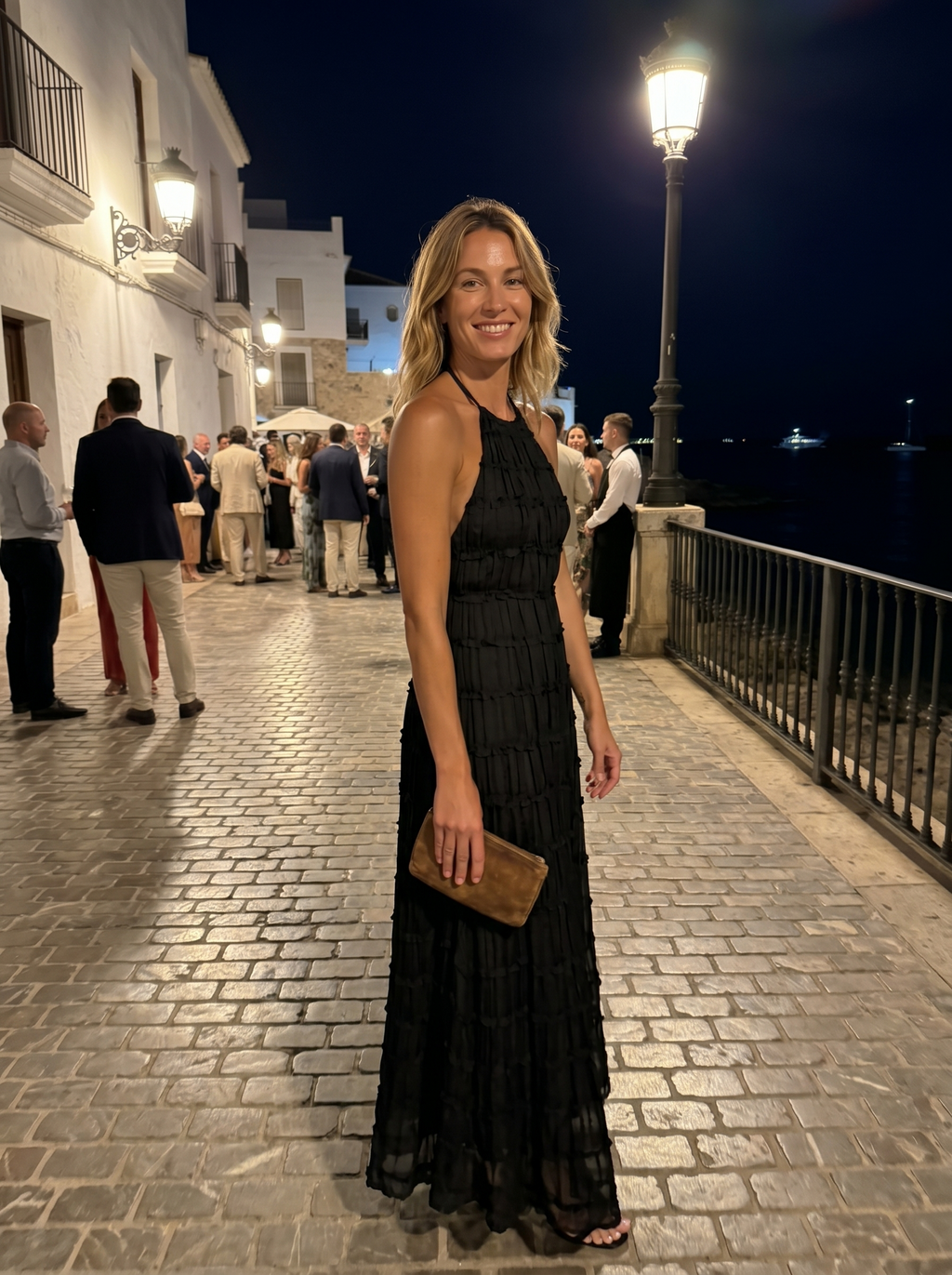 Elegant halter neck summer dress for effortless sophistication