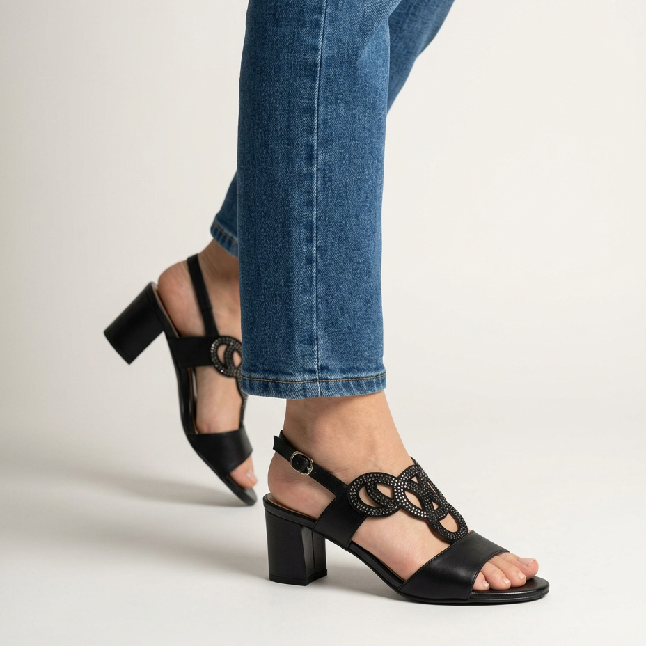 Elegant comfort sandals with a stylish heel