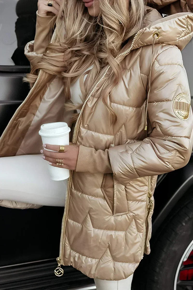 Elegant winter coat with practical hood for comfort