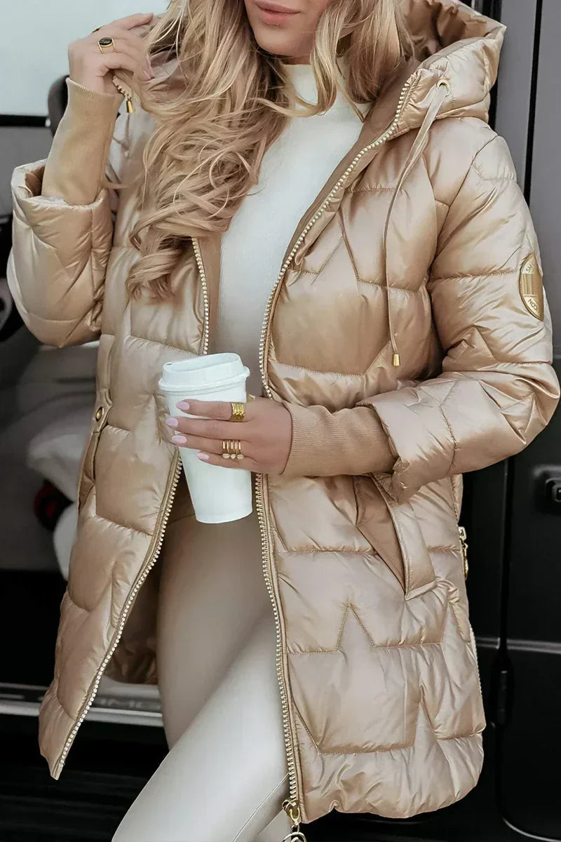 Elegant winter coat with practical hood for comfort